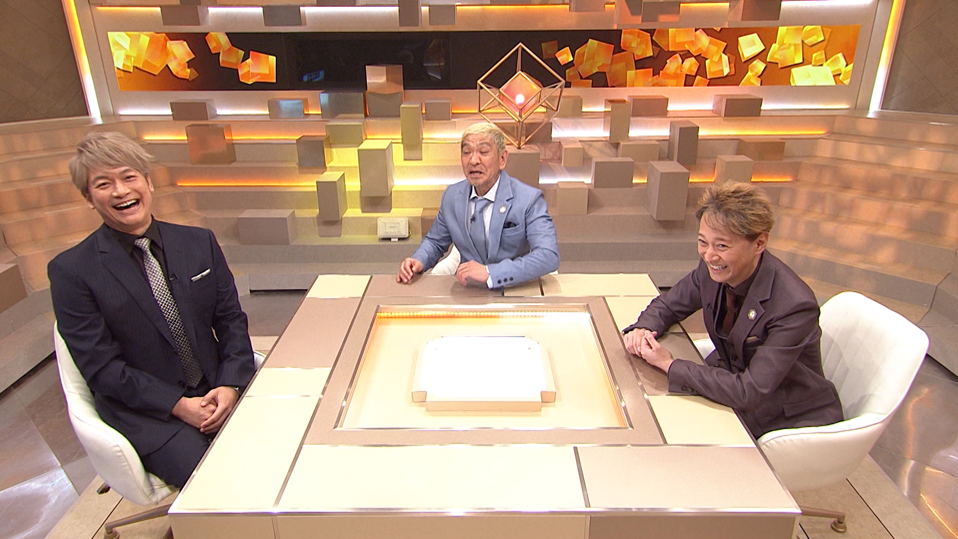 「まつもtoなかい」の初回放送に出演した（左から）香取慎吾、松本人志、中居正広ⓒフジテレビ
