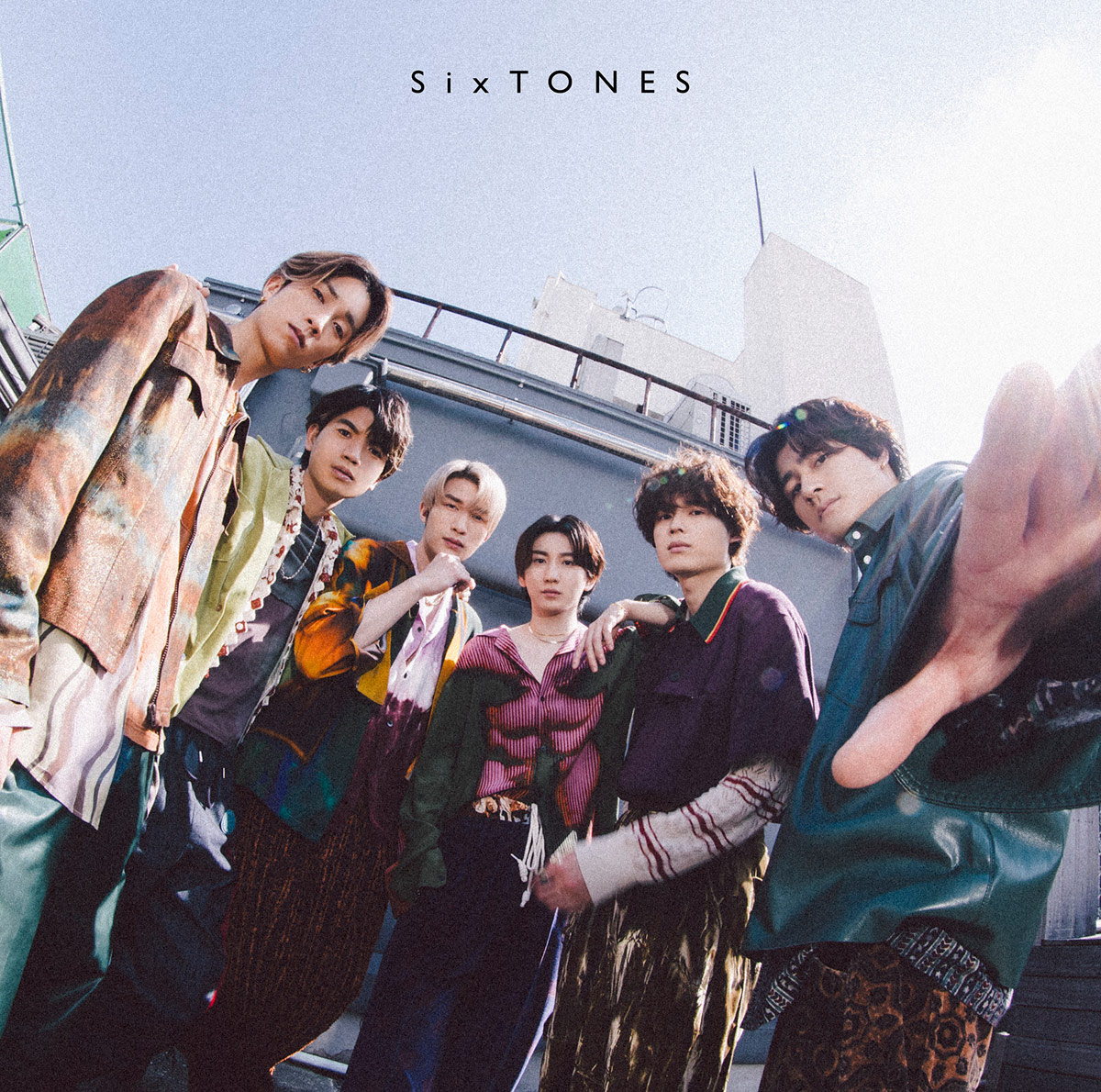 SixTONES 最新シングル「こっから」がオリコン合算ランキングに首位で初登場!