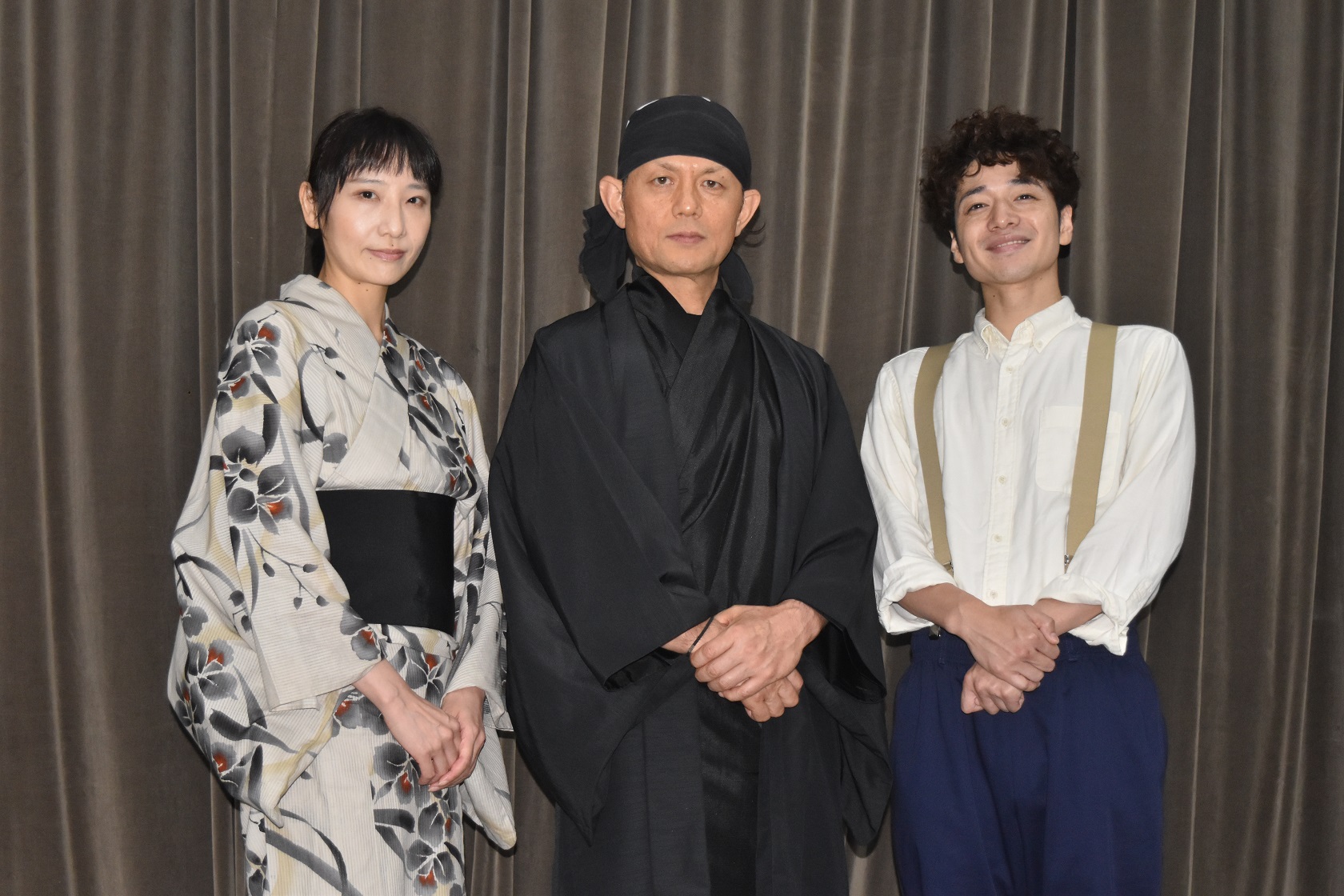 舞台「銀河鉄道の父」稽古場取材会に参加した（左から）大空ゆうひ、的場浩司、福田悠太