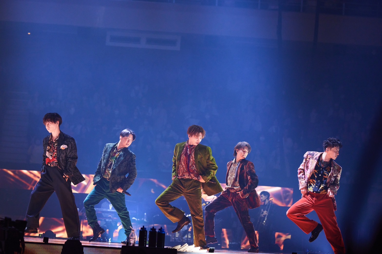 日本武道館でデビュー10周年記念ライブを行ったDa-iCE。（左から）岩岡徹、大野雄大、花村想太、和田颯、工藤大輝