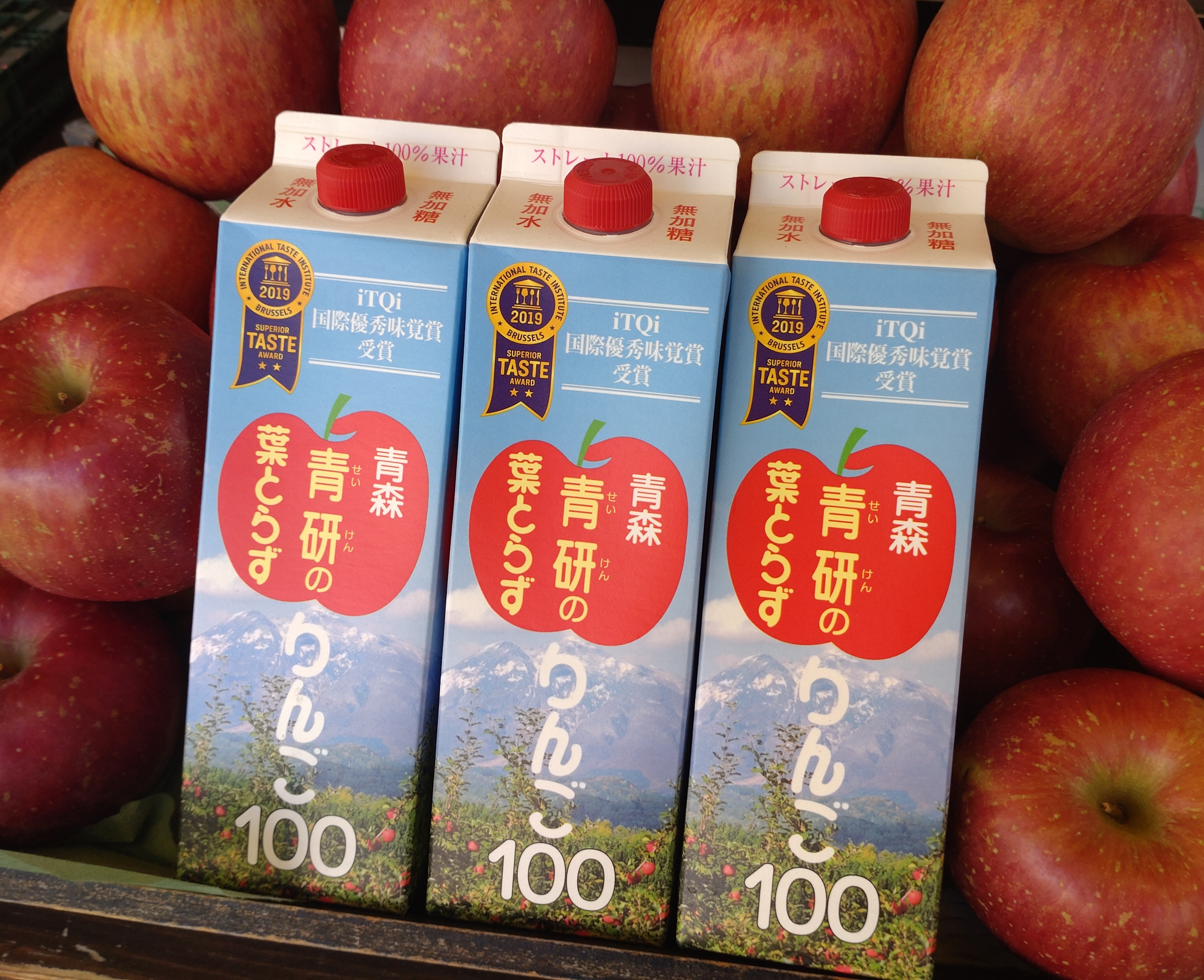 【プレゼント】フルーツ専門店「ふるぅつふぁみり～」イチ推し！りんごジュース「青森・青研の葉とらずりんご100」を3人に