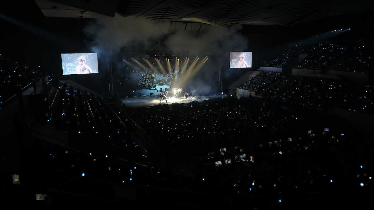 ソウル・KBSアリーナで自身初のコンサートツアーの海外公演を行った&TEAM(C)HYBE LABELS JAPAN