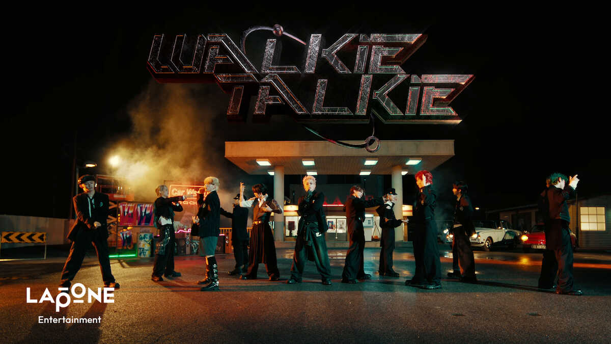 「Walkie　Talkie」のPV©LAPONE　Entertainment