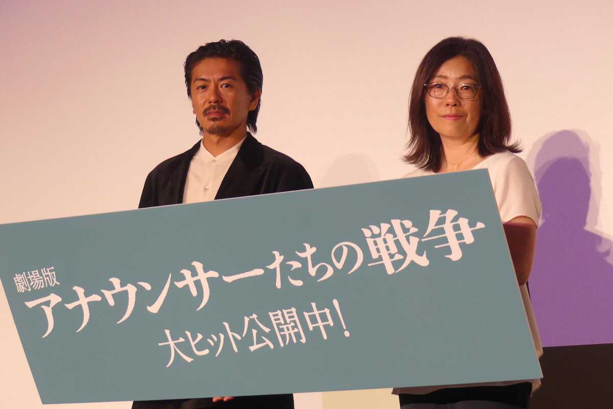 主演映画の初日舞台挨拶に登場した森田剛（左）と一木正恵監督