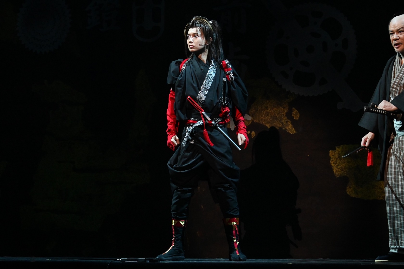 HiHi Jets’ Mizuki Inoue Takes the Stage on Opening Night of “Gekisou Edogarasu” – Promises “Manly Sword Fights”