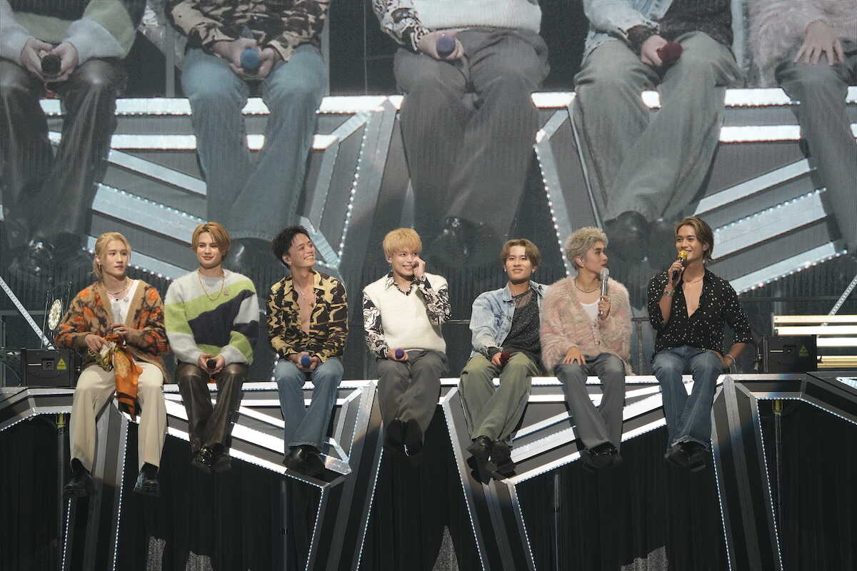 (From left) Riki Matsui, Ryusei Kainuma, Ryuta Hidaka, Yoshiyuki Kano, Miku Fukahori, Rikiya Okuda, and Masahiro Sunada of "BALLISTIK BOYZ" who held their first concert at Nippon Budokan.