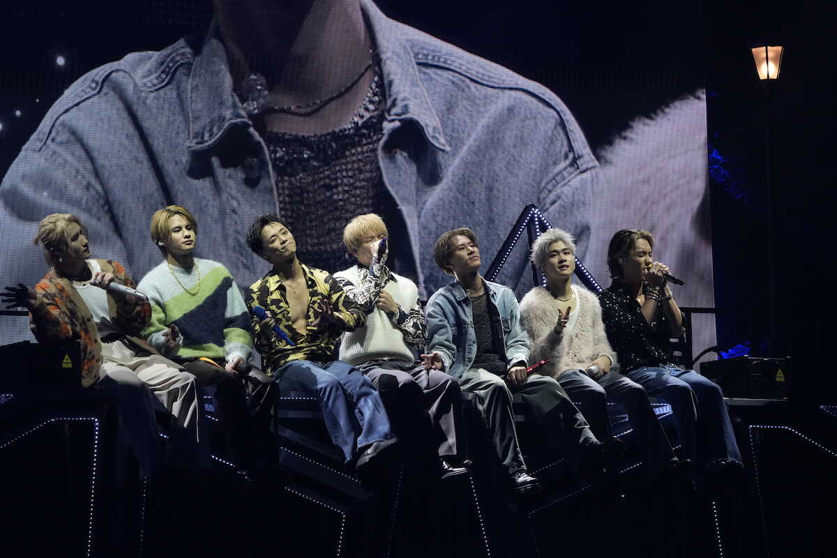 (From left) Riki Matsui, Ryusei Kainuma, Ryuta Hidaka, Yoshiyuki Kano, Miku Fukahori, Rikiya Okuda, and Masahiro Sunada of "BALLISTIK BOYZ" who held their first concert at Nippon Budokan.