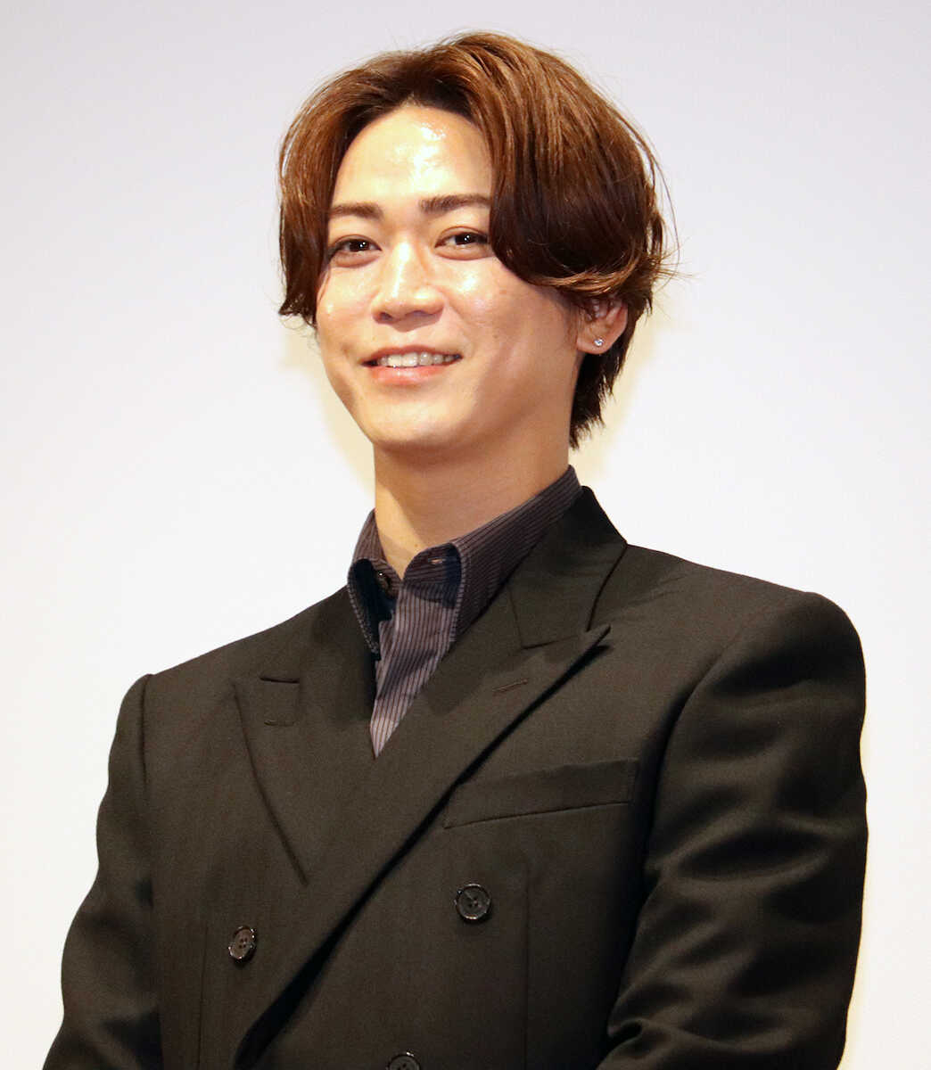 Kazuya Kamenashi Attends “The Dogs of Karma” Premiere, Expresses Gratitude to Co-star Yosuke Kubozuka: “He Created a Calm Atmosphere”