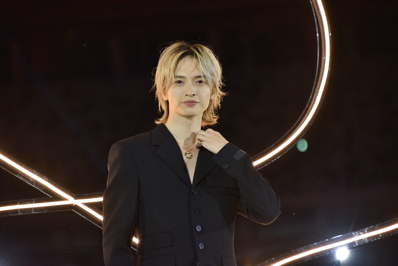 Kis-My-Ft2’s Yuta Tamamori Shines with Double Rings at Cartier Event, Values “Gratitude”