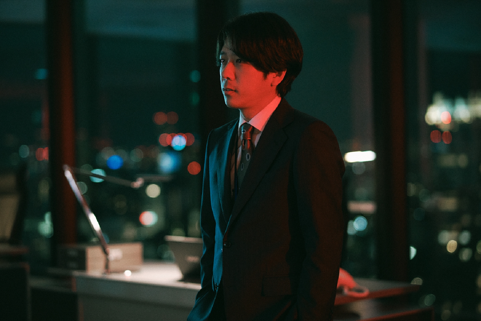 二宮和也、出演ドラマの全世界配信決定!ABEMAオリジナル「インフォーマ―闇を生きる獣たち―」が来年1月9日からNetflixで