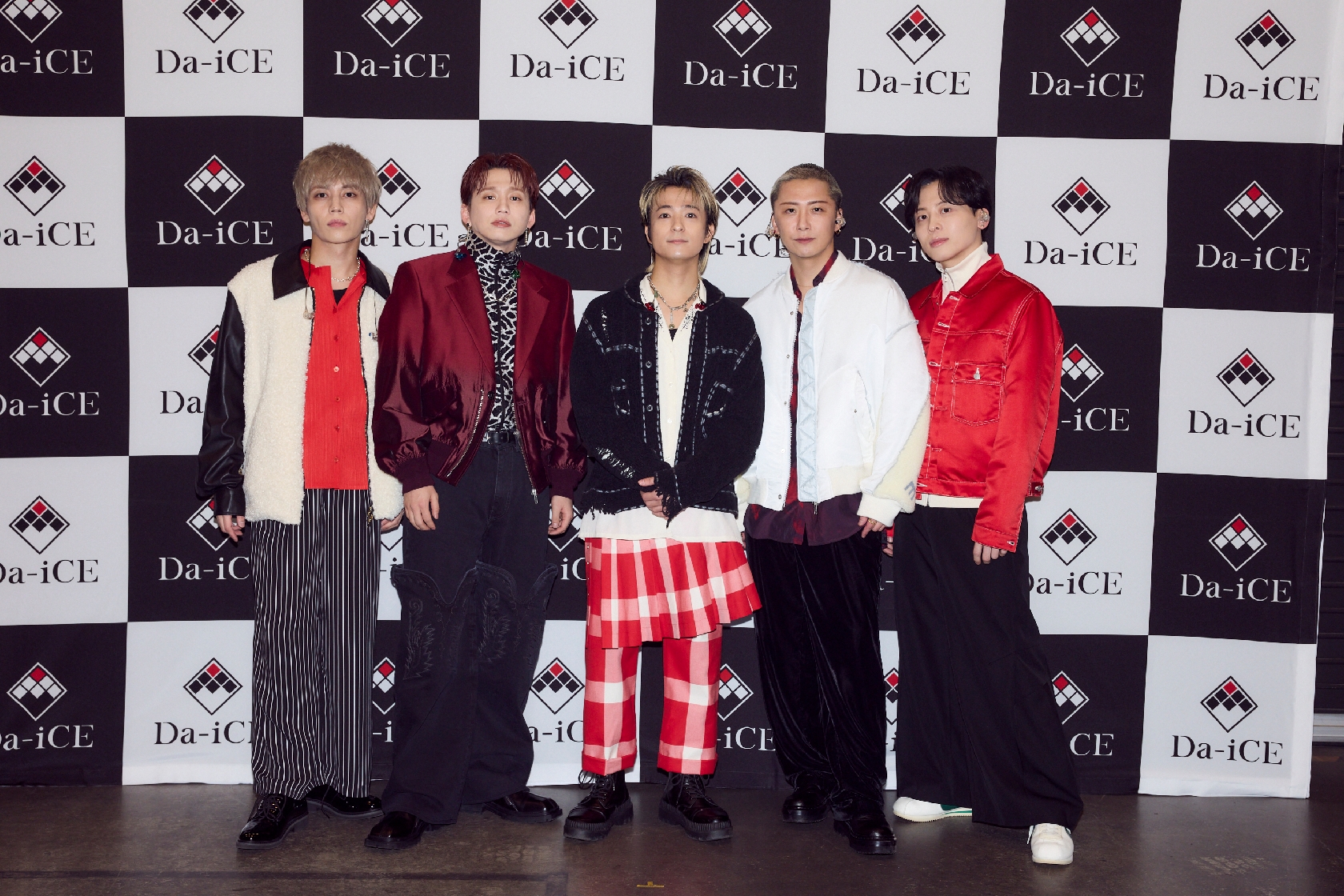 Da-iCE「僕らの曲は1個ずつの連続打ち上げ花火」 結成日&メジャーデビュー記念公演、サプライズゲストの和田アキ子とコラボ新曲も披露