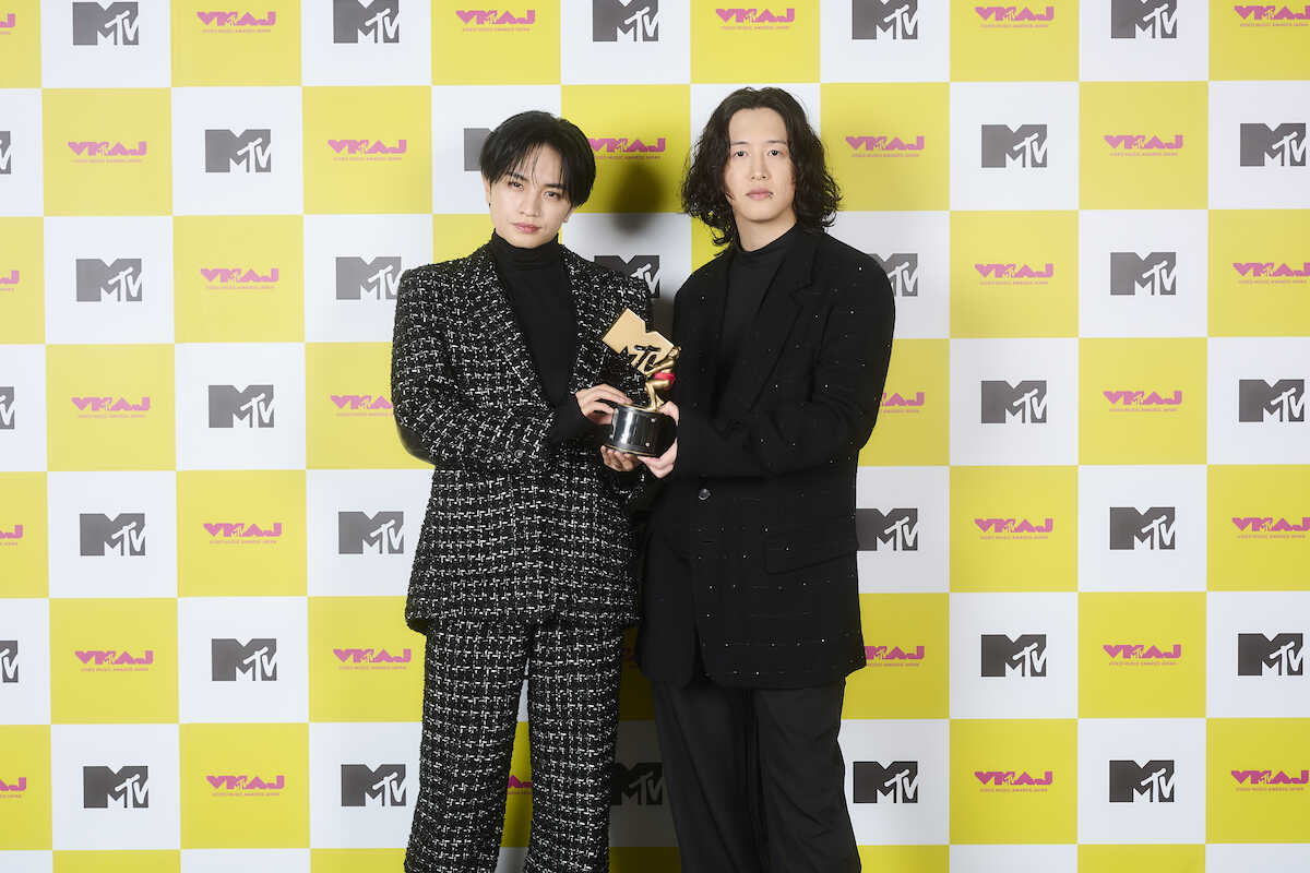 「MTV　VMAJ」に出席したGEMNの中島健人とキタニタツヤ（撮影・田中聖太郎）