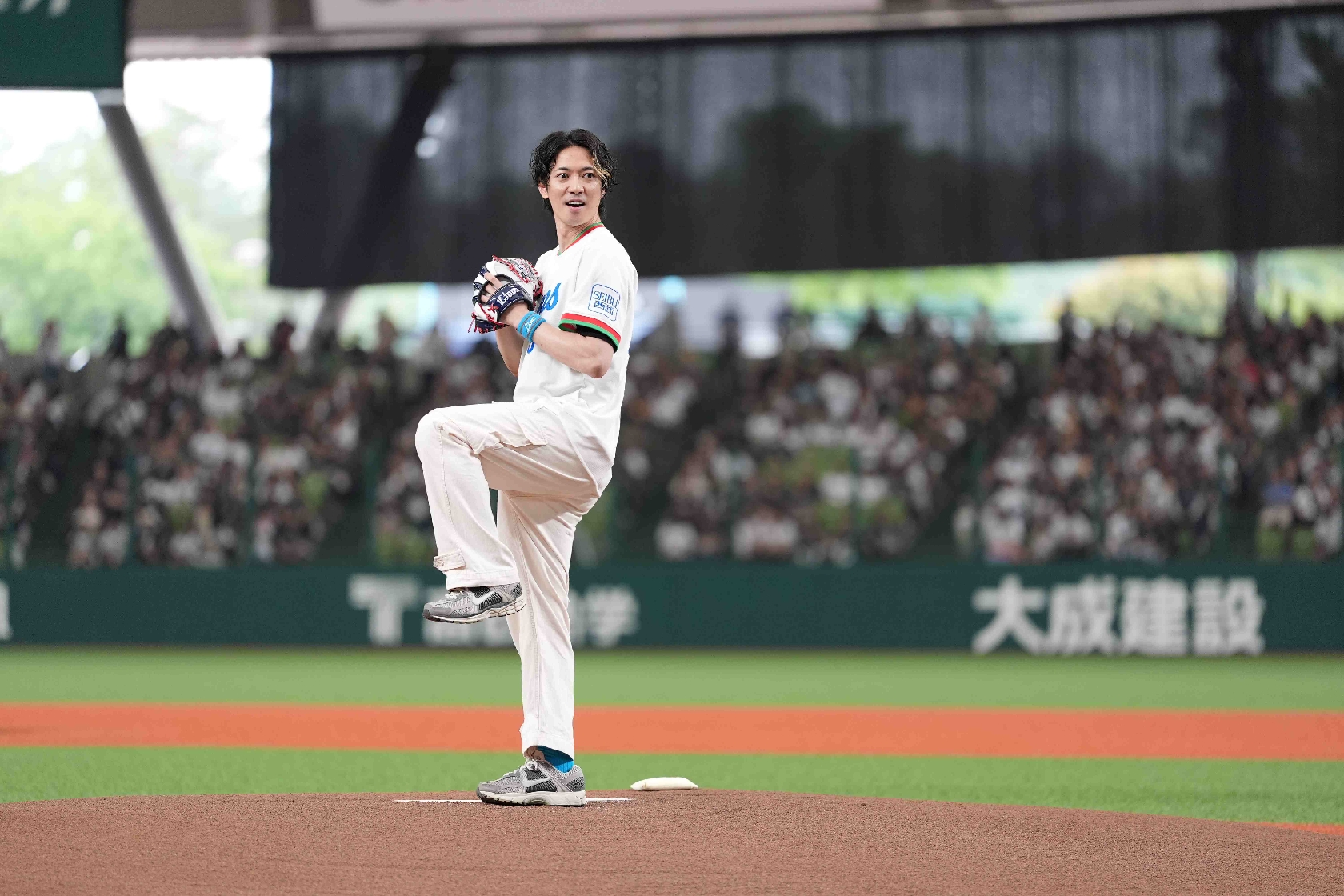 ふぉ～ゆ～ 辰巳雄大「所沢の少年になって」ベルーナドーム始球式!ノーバウンド投球も自己採点は辛口?39点、その理由は…