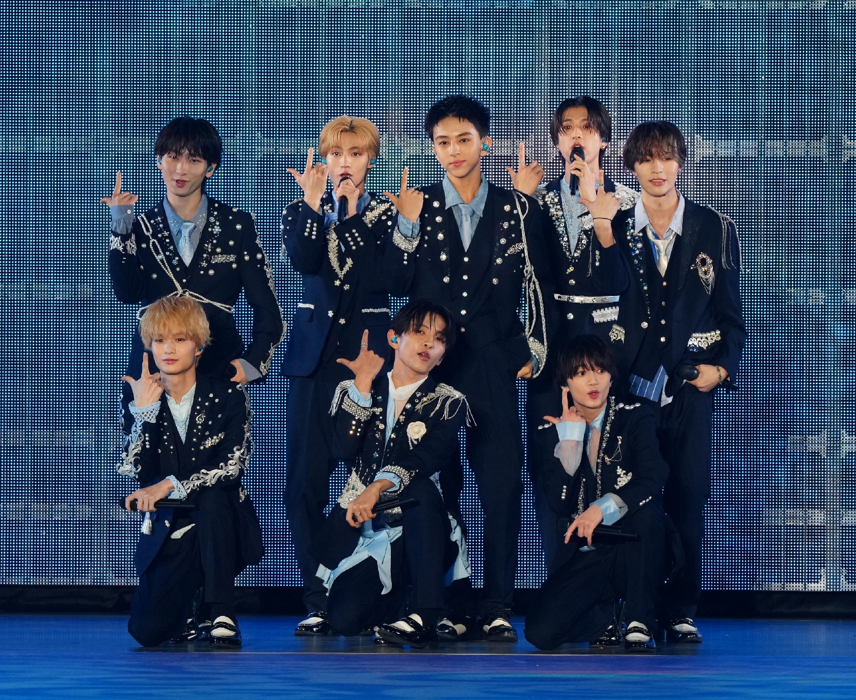 ICEx、Rakuten GirlsAwardのオープニングアクトとして登場!阿久根温世「皆さんこんにちは!」と初々しくあいさつ