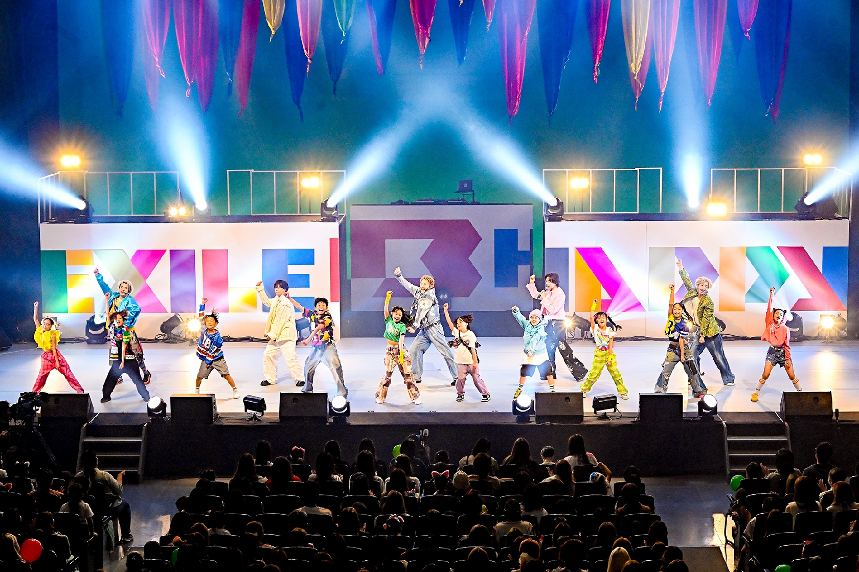 EXILE B HAPPY、大阪で初の単独公演!子どもが笑顔で楽しめる“夢の国”を演出