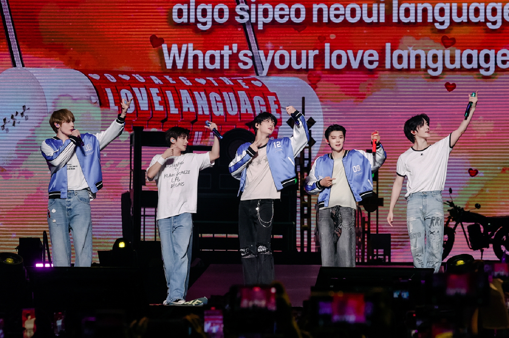 TOMORROW X TOGETHER、日本上陸前のワールドツアーマカオ公演で新曲「Love Language」に爆発的反応!
