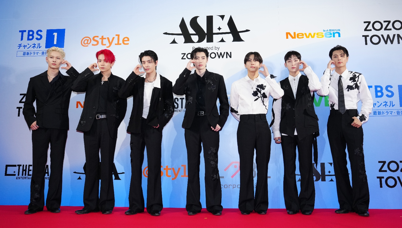 ENHYPEN 「今スポしたよね笑!」 「ASIA STAR ENTERTAINER AWARDS 2025」レッドカーペットで日本カムバを予告?
