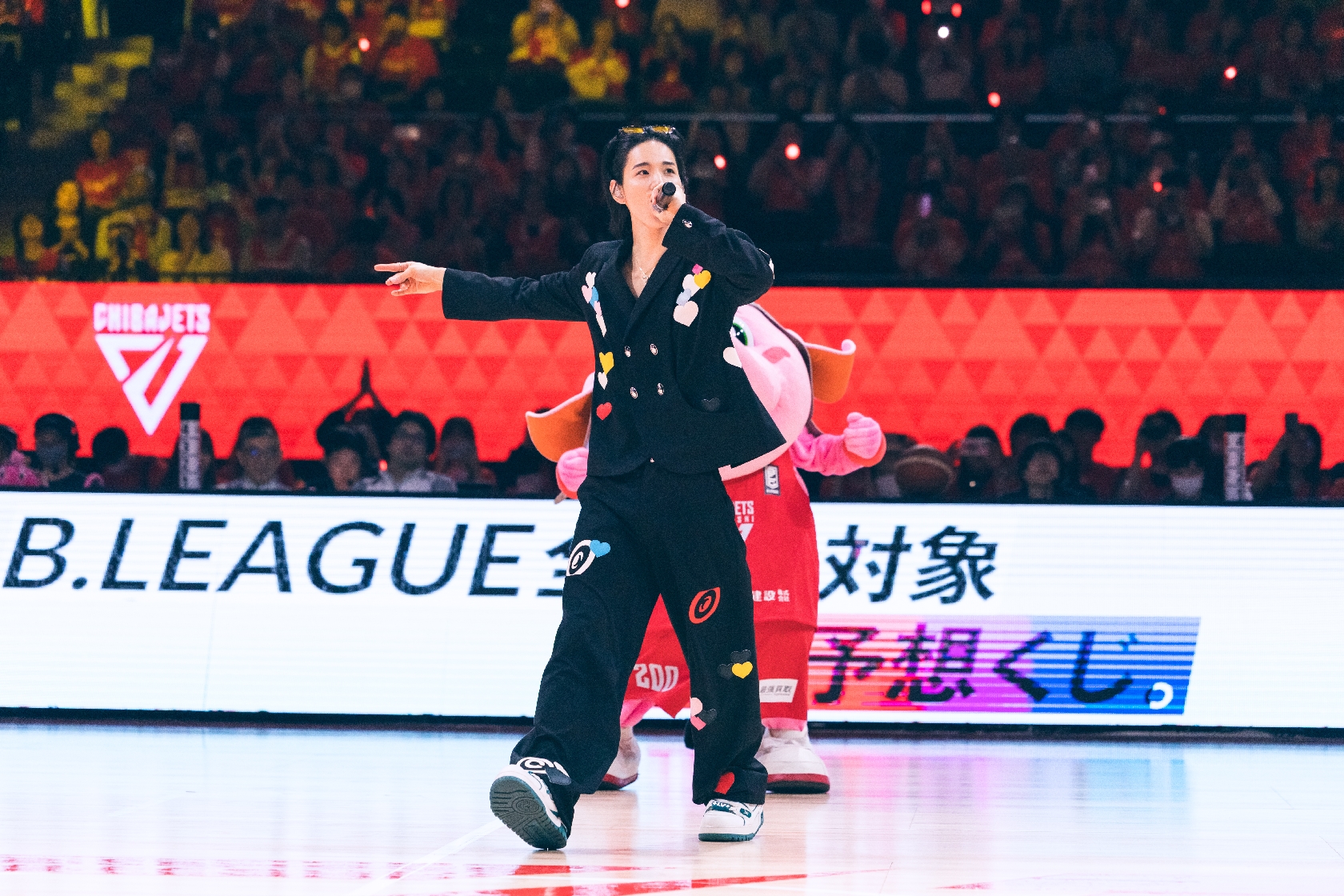 JO1佐藤 「みなさん盛り上がっていきましょう!」Bリーグ・千葉ジェッツ試合に登場!「バナ活サポーター」としてチーム応援