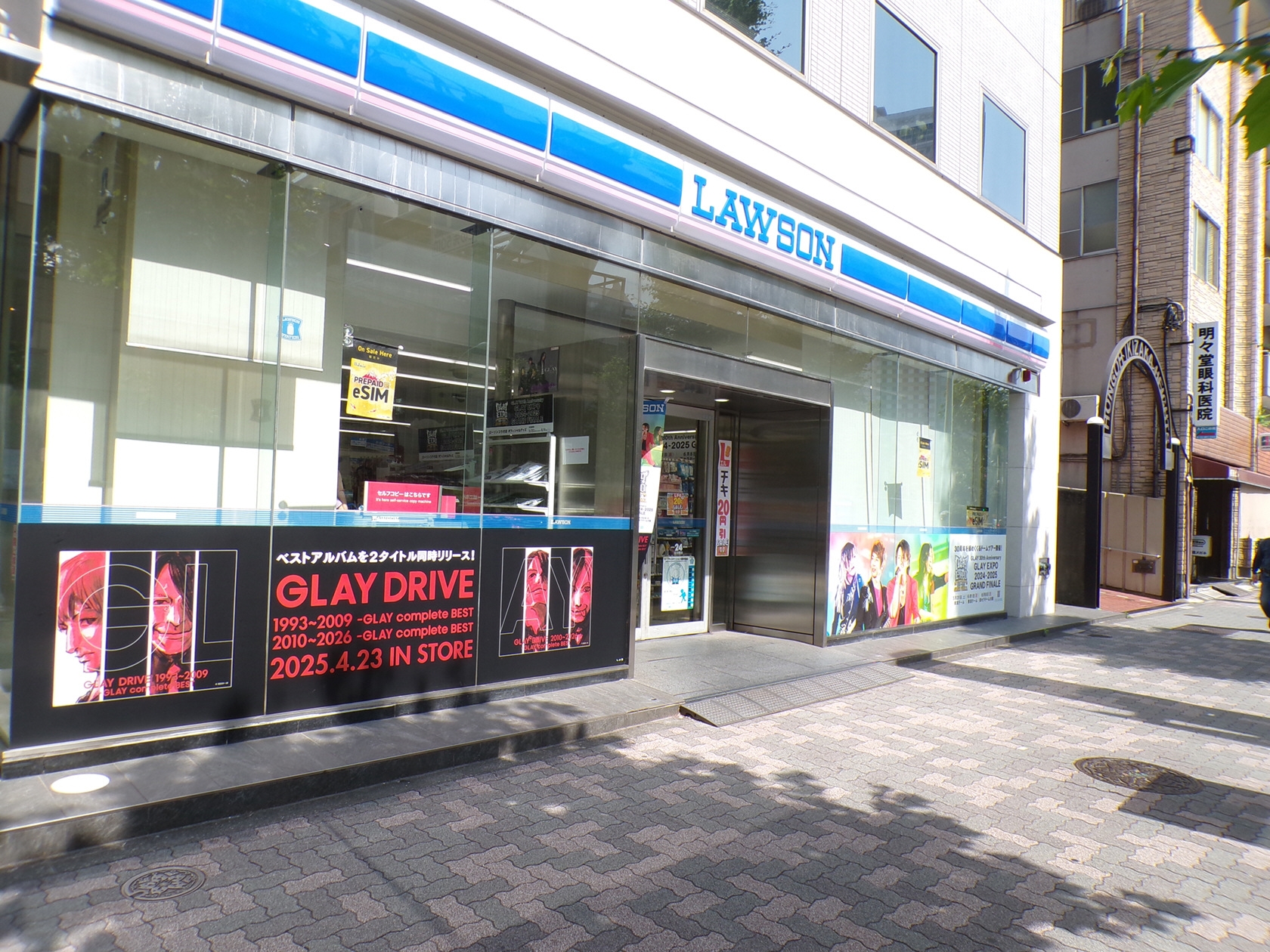 GLAY×スポニチのコラボ新聞「グレニチ」 遂に特別先行販売が開始! GLAYコラボグッズ販売店は朝から大盛況