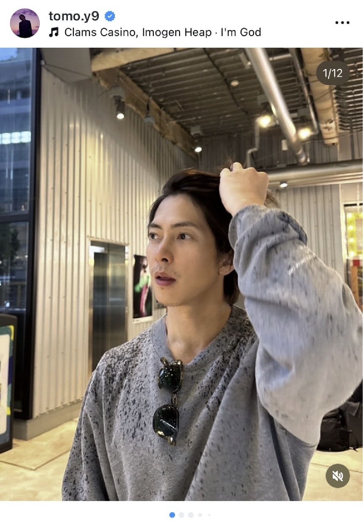 山下智久「Feel the rain」 荒天の東京…濡れ髪をセクシーにかき上げる姿が格好良すぎてファン「雨も滴るいい男」