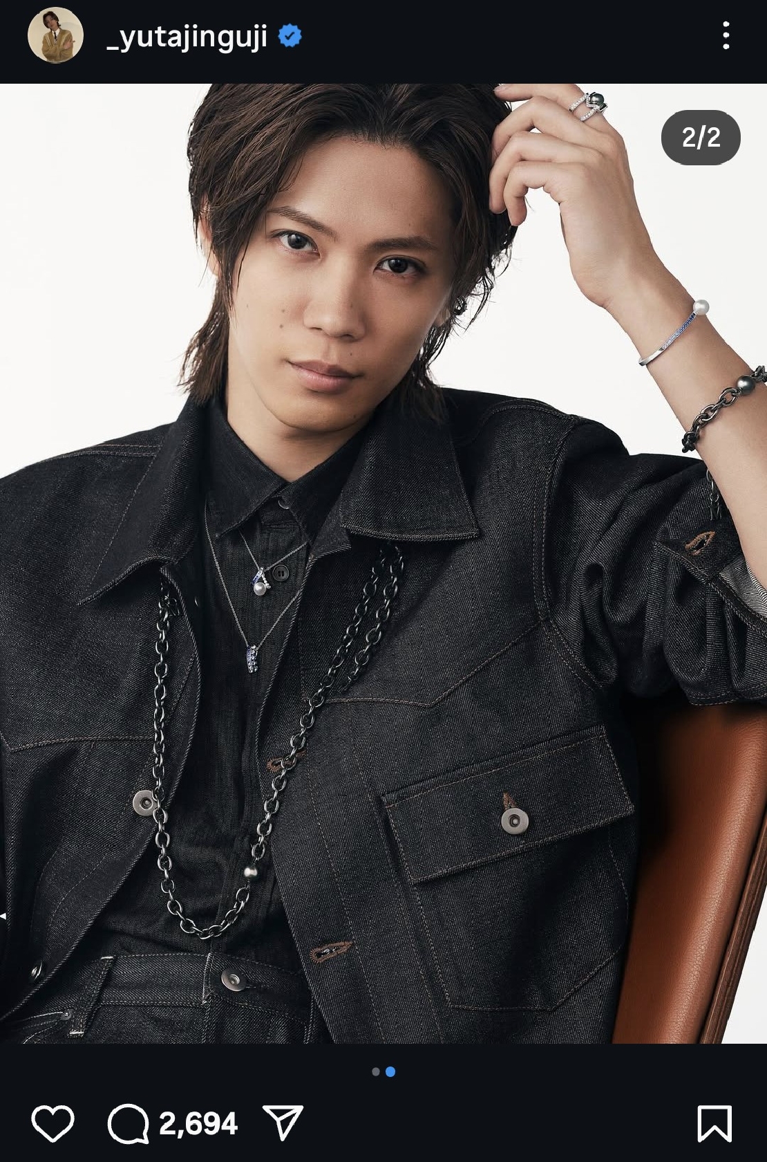 Number_i 神宮寺勇太、大好きなデニム&光り輝く真珠のコーデがまぶしすぎてファンため息「似合いすぎて、素敵すぎて…」