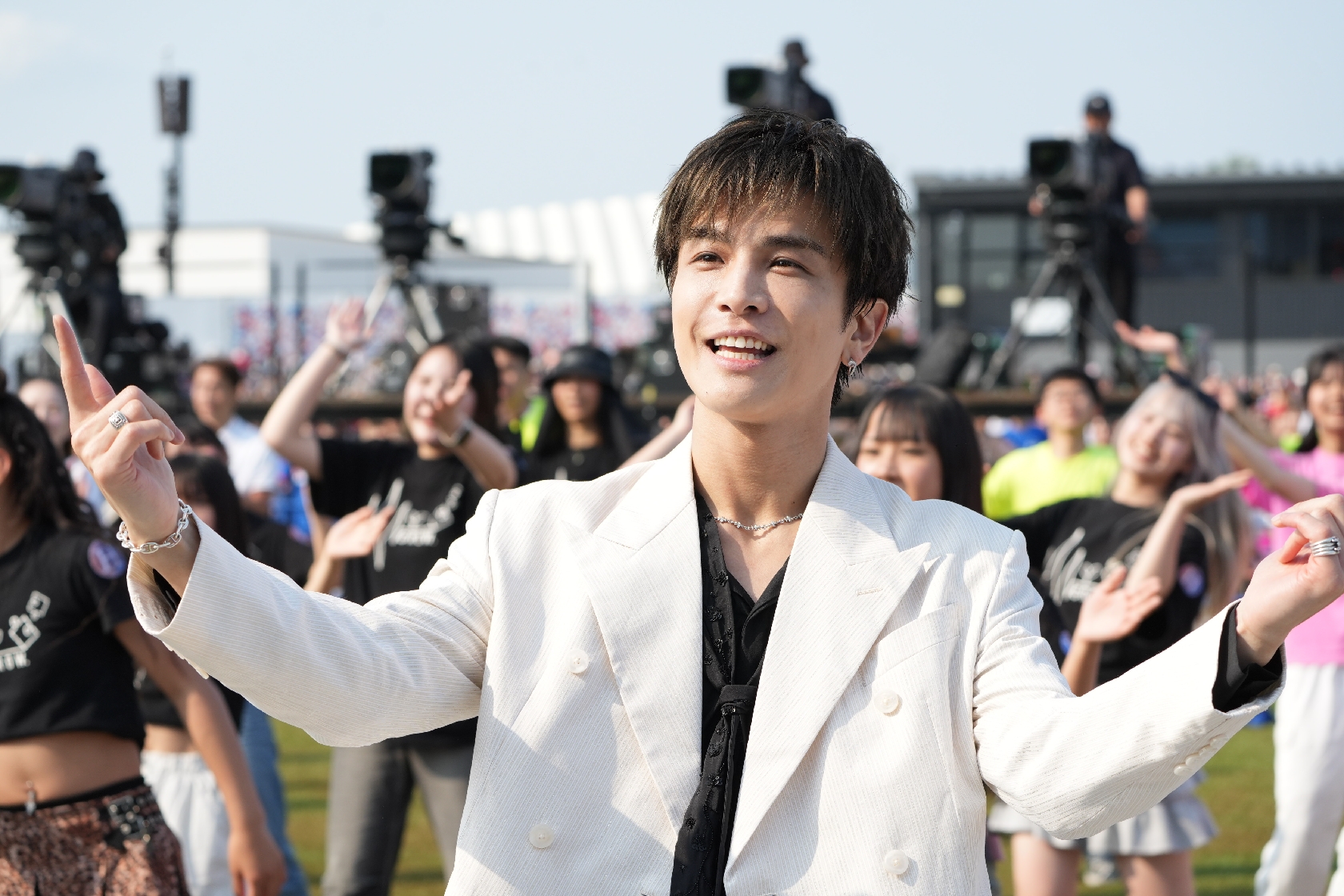 三代目JSB 岩田剛典「こんな大先輩と万博でコラボできて最高で～す!」 喜ばせた還暦超えの大物とは?