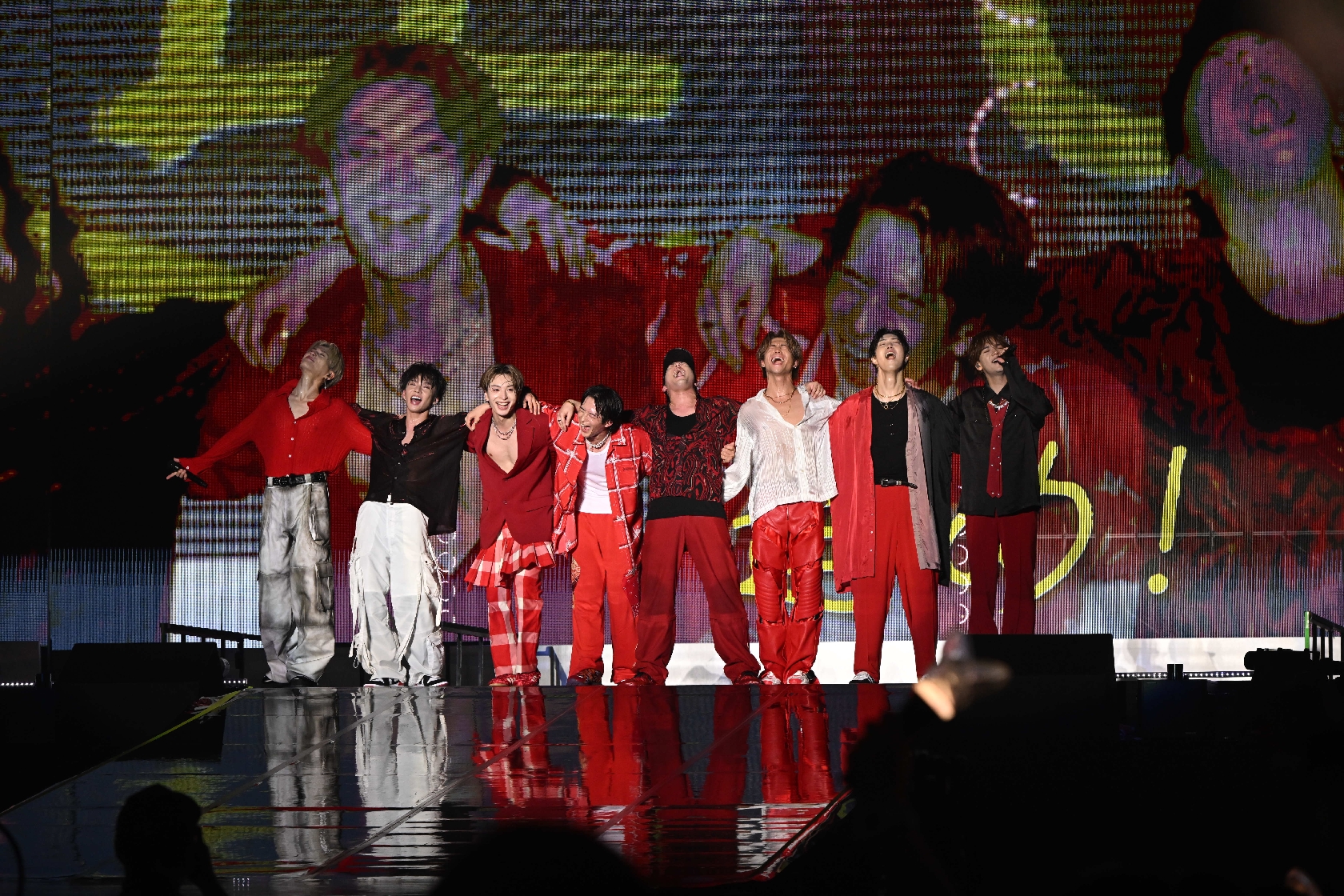 FANTASTICS、最後にサプライズ演出!あのヒーローもダンス披露しさいたまスーパーアリーナ熱狂