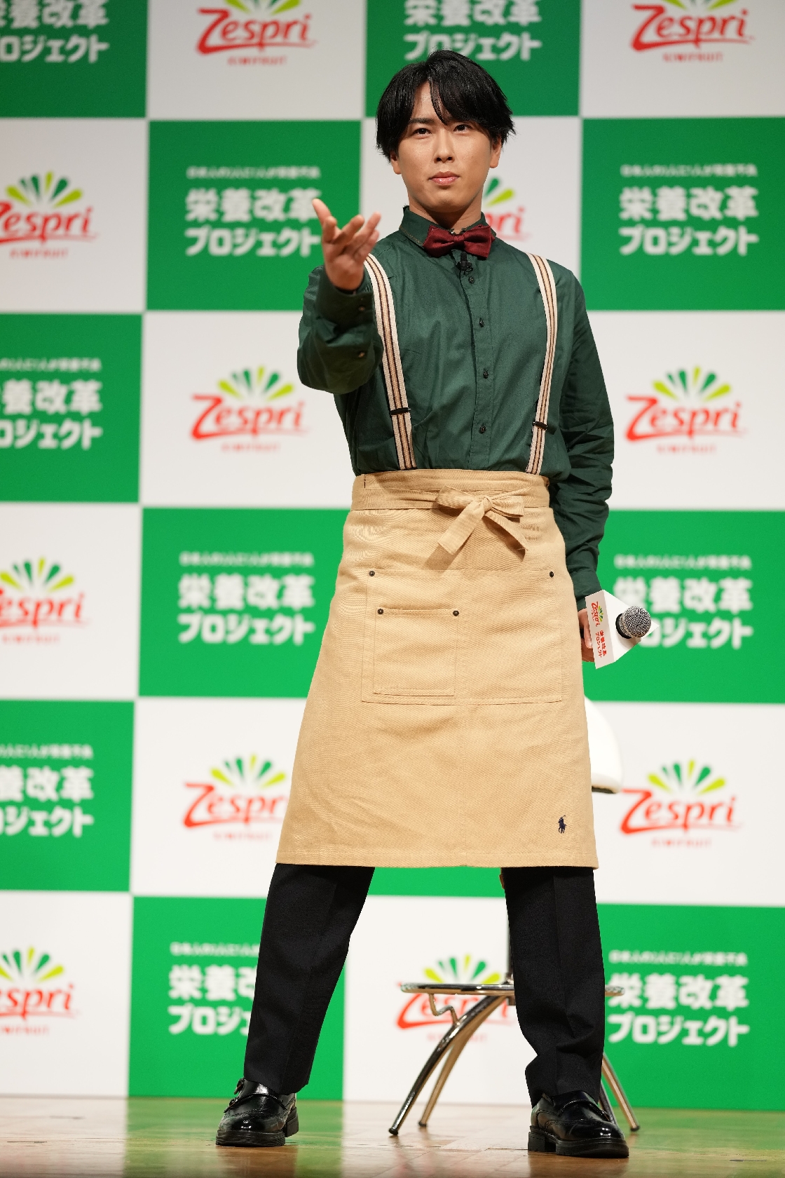 Snow Man 宮舘涼太「よく見て下さい」新CM衣装でゆっくり1回転の“舘様ワールド”全開!司会「やっぱりロイヤルですね…」