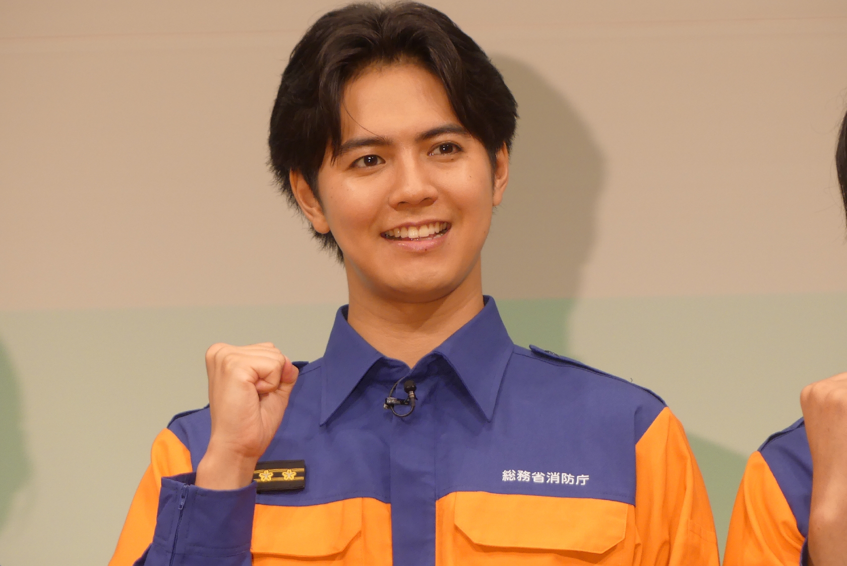 GENERATIONS 片寄涼太、背筋ピシッ!消防団員の活動服姿で「気持ちが入る。そんな責任感がある服だなと」