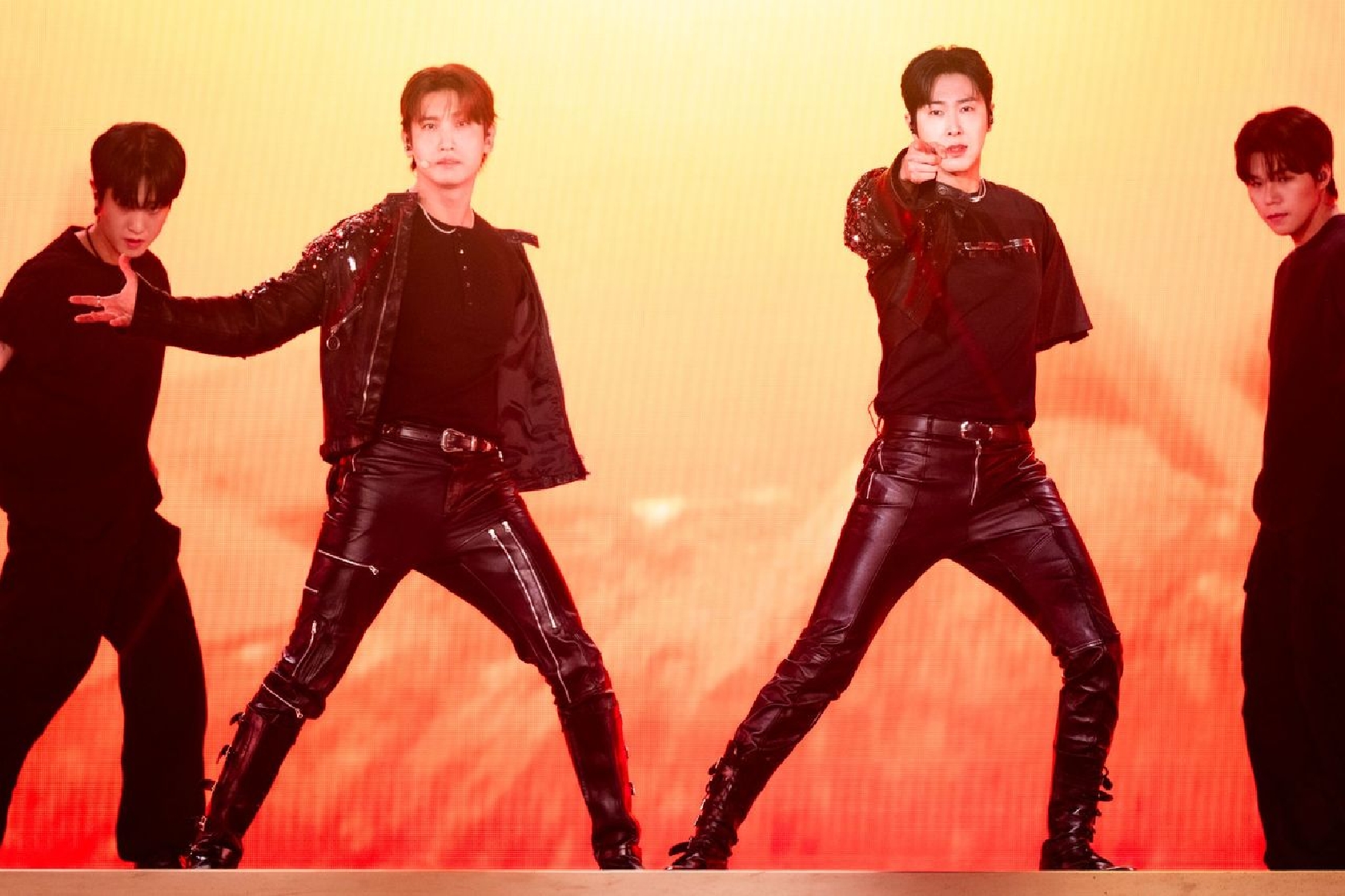 東方神起の公演前会見にナインティナイン岡村隆史が乱入!ユンホ「今日は夏フェスだから盛り上げてください」とお願い