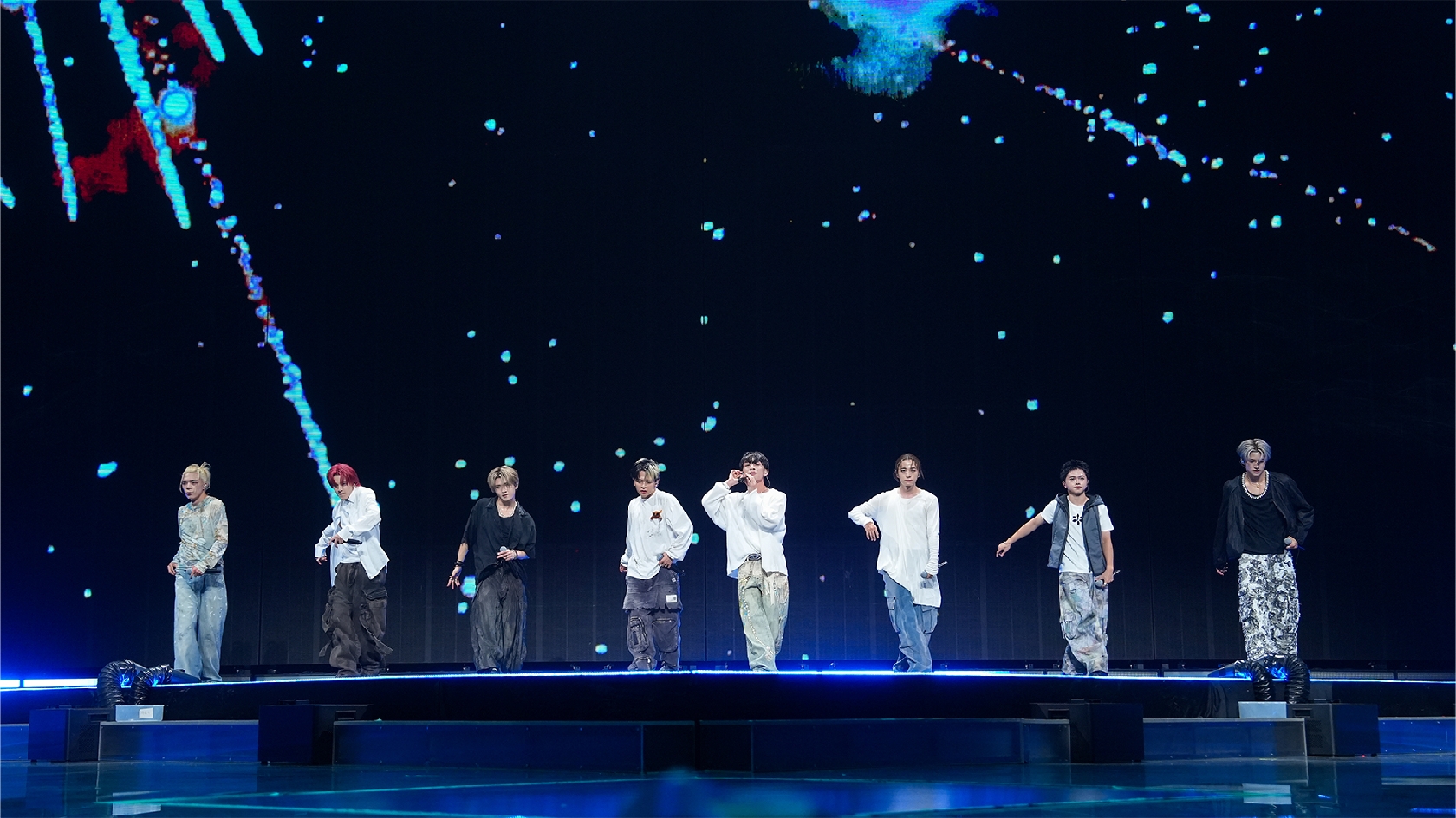 ONE OR EIGHT、マカオで世界規模アワード授賞式に初出演!話題曲「365」披露に「生歌とラップのレベルが桁違い」と絶賛の声