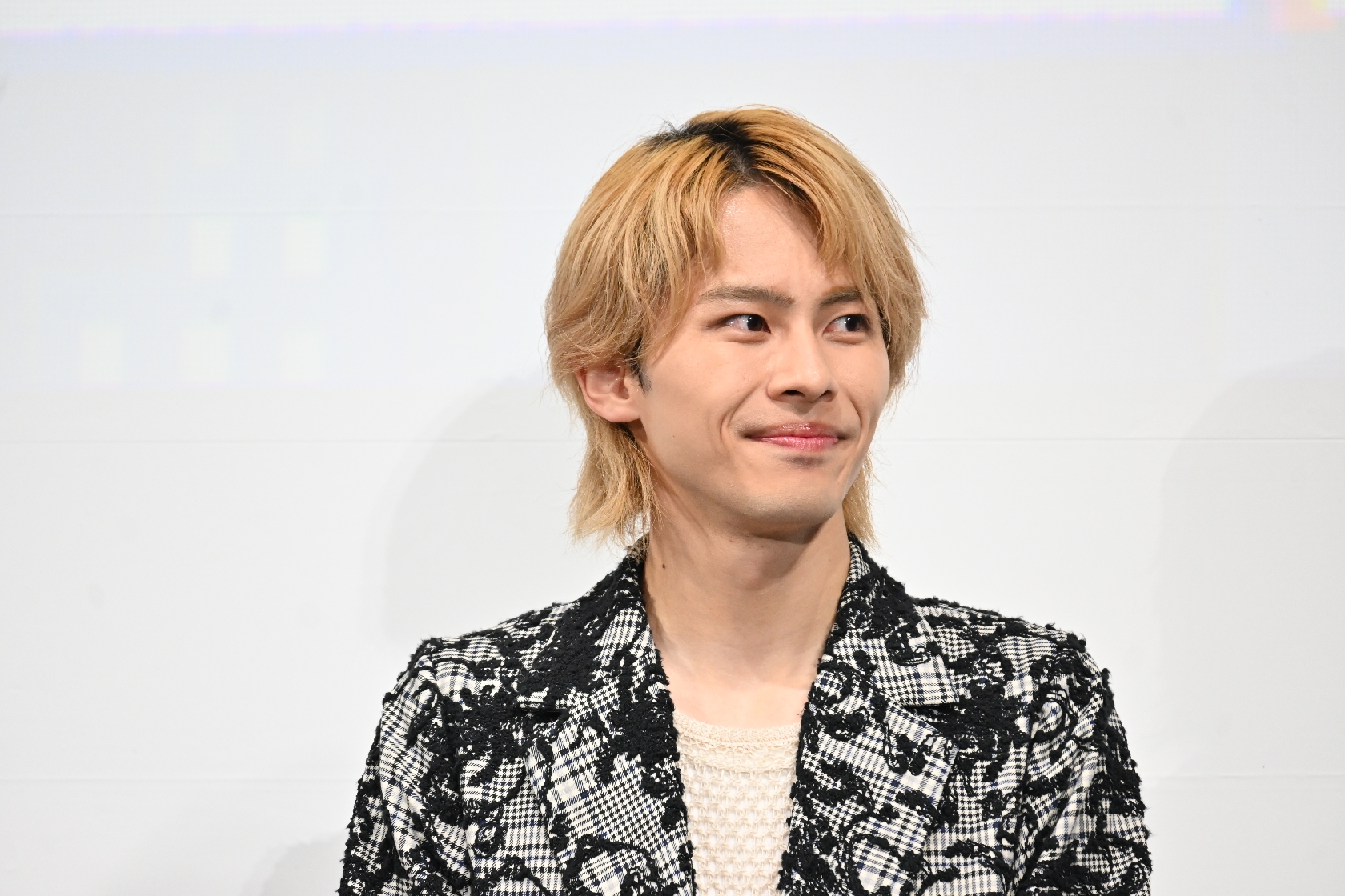 B&ZAI矢花黎 相棒はエレキベース「10年前に買って愛用している」