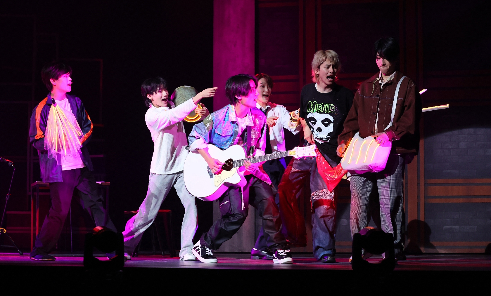 B&ZAI 主演舞台「ANDO」で躍動!バンド演奏、アクロバットなど多彩なパフォーマンスがぎっしり