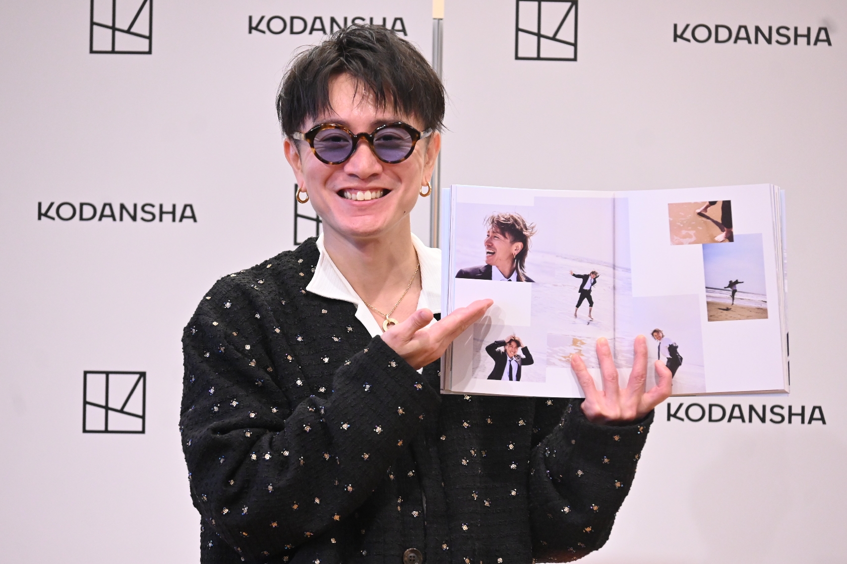 SUPER EIGHT 安田章大「やっぱりメンバーに見てほしい」写真集発売会見