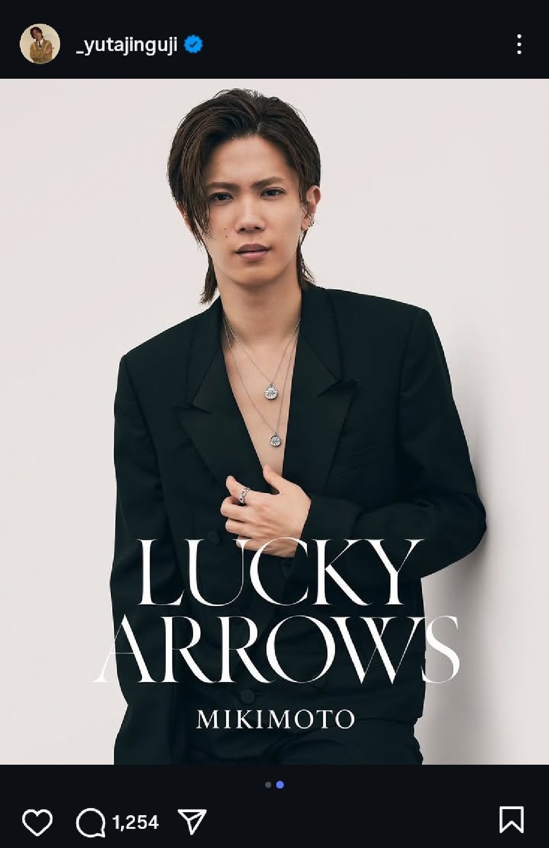 Number_i 神宮寺勇太、胸元に深みある青い天然石がキラリ…新作ペンダント姿にファン「凛々しい神くん」「クール」「綺麗」