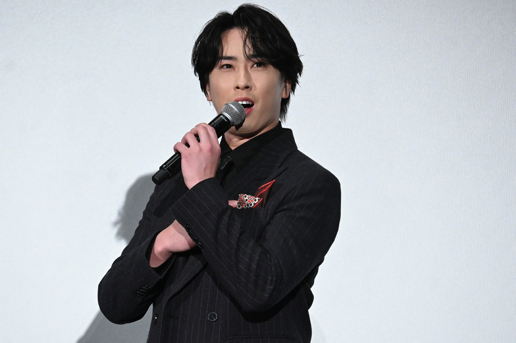 Snow Man 宮舘涼太「梅派です」 映画「火喰鳥を、喰う」公開記念舞台あいさつで明かしたのは…