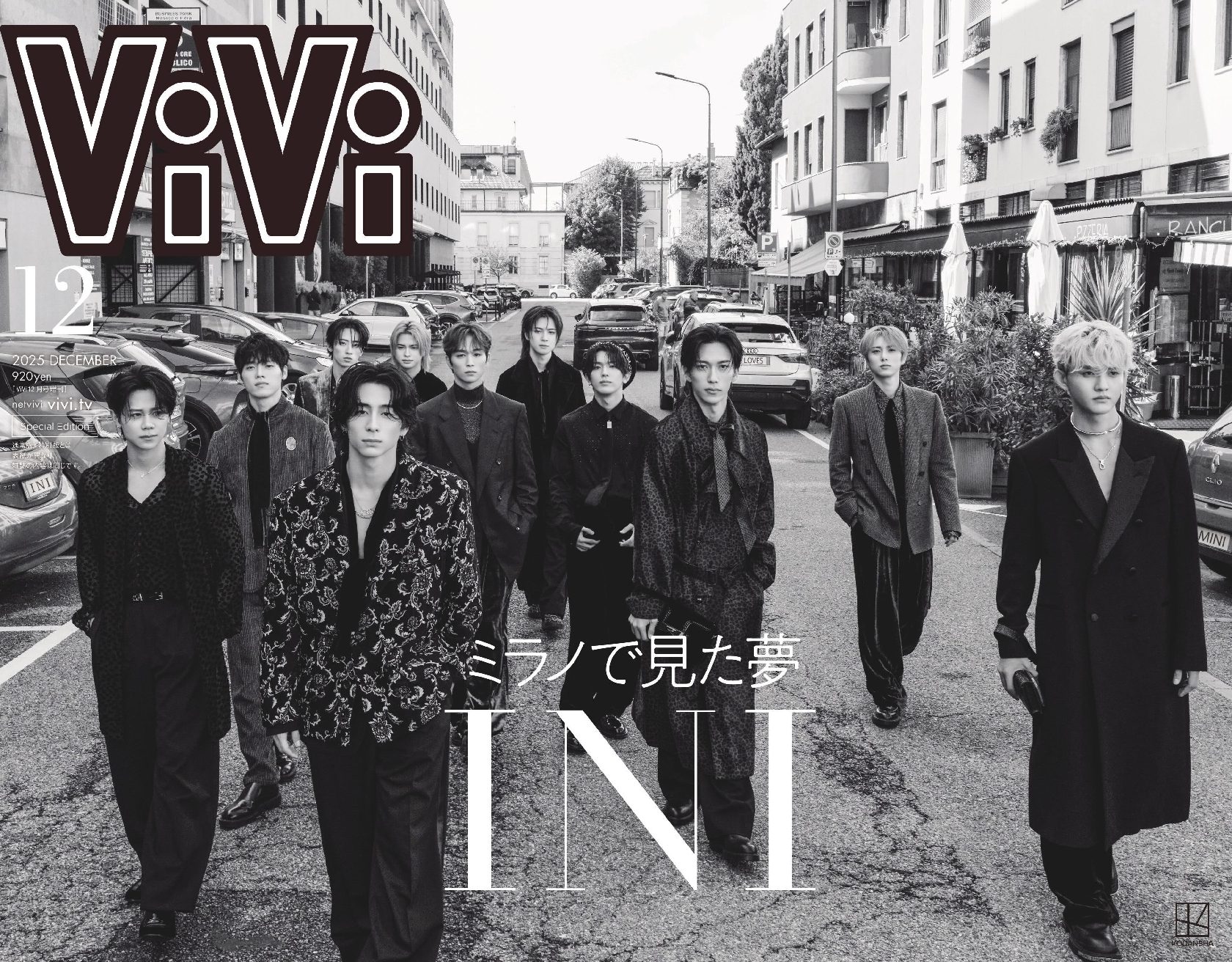 INI、ミラノでパパラッチに追われ、11人全員で石畳をかっ歩!そんな模様がViVi12月号の表紙に&インタビューも掲載
