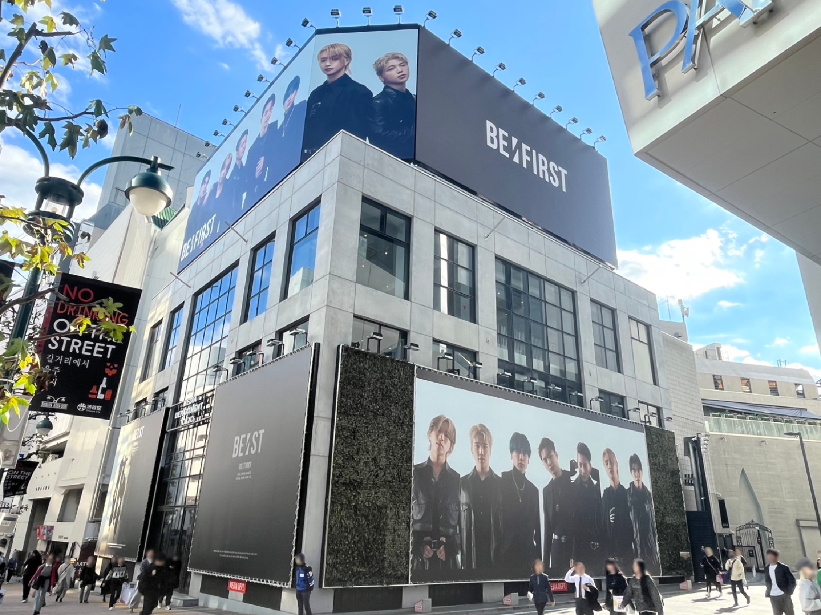 BE:FIRST、初となるベストアルバム「BE:ST」の特大ビジュアルが渋谷の話題スポットに登場!