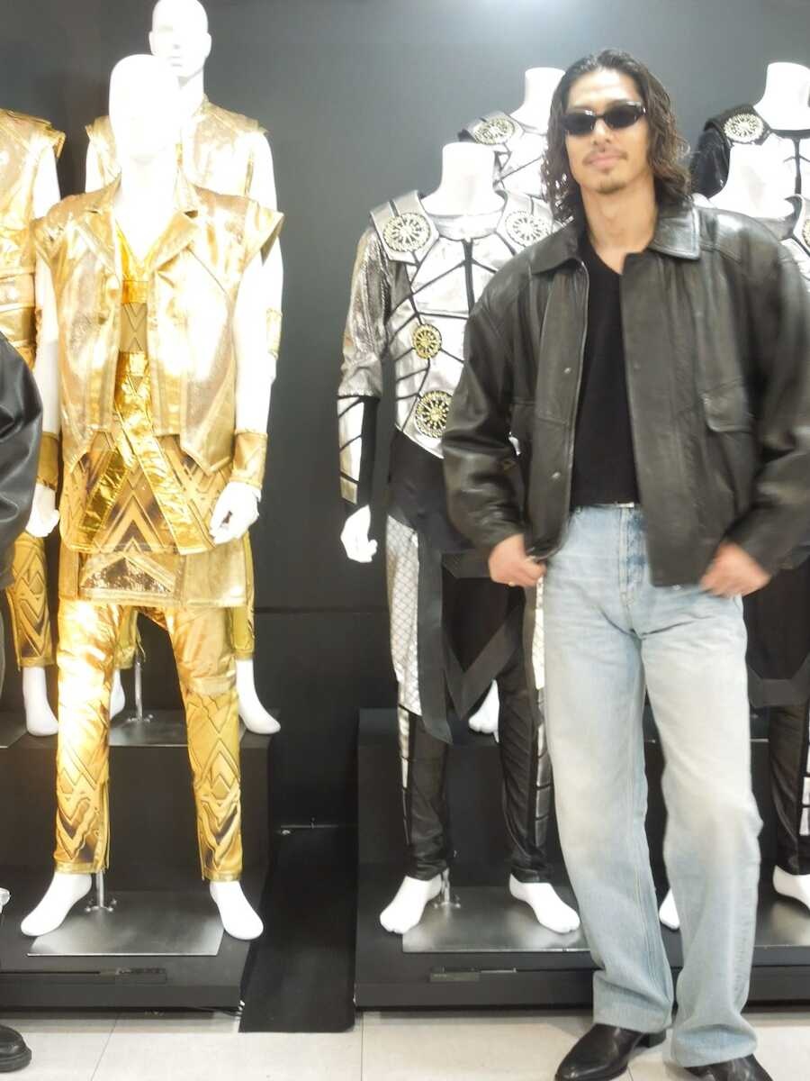 AKIRAがEXILE史上最大の衣装展をPR「汗も染みついて、体の一部と言っても過言でない」