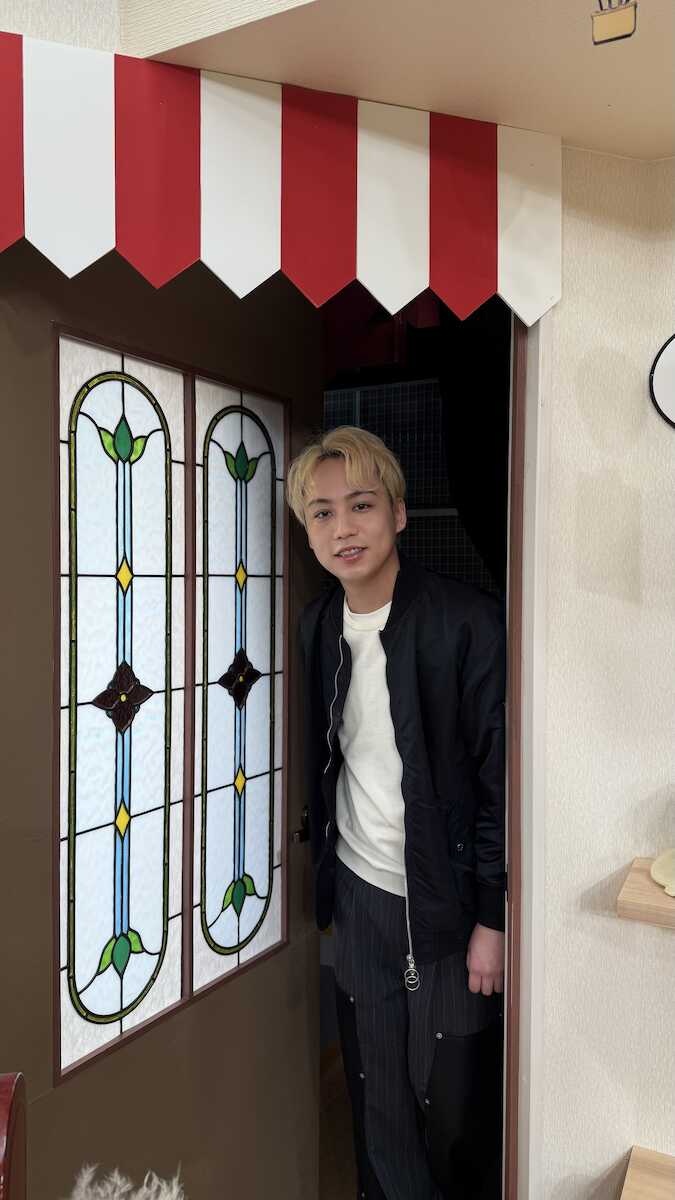 【IMP.通信】横原悠毅、金髪&紫の「王子様ベア」に苦笑い!「KISS」は「耳に残る」と新曲アピール