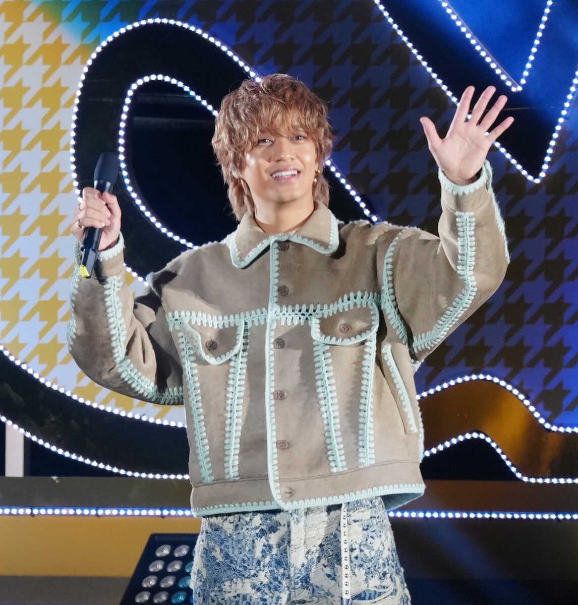 【King&Prince一問一答②】髙橋海人、黒髪から金髪へ電撃チェンジ!サプライズでファン魅了