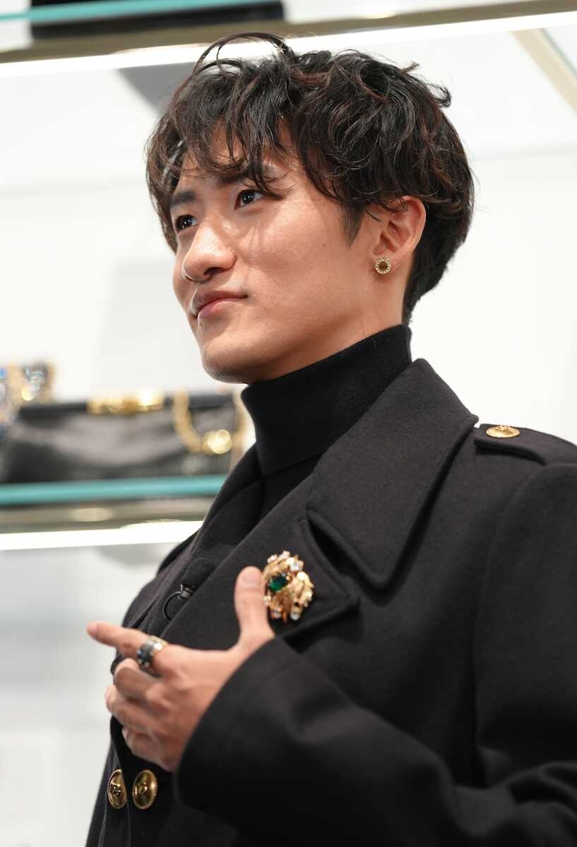 岩本照、Snow Manメンバーへ贈るなら? 深澤にはキャンドル、宮舘にはデニム