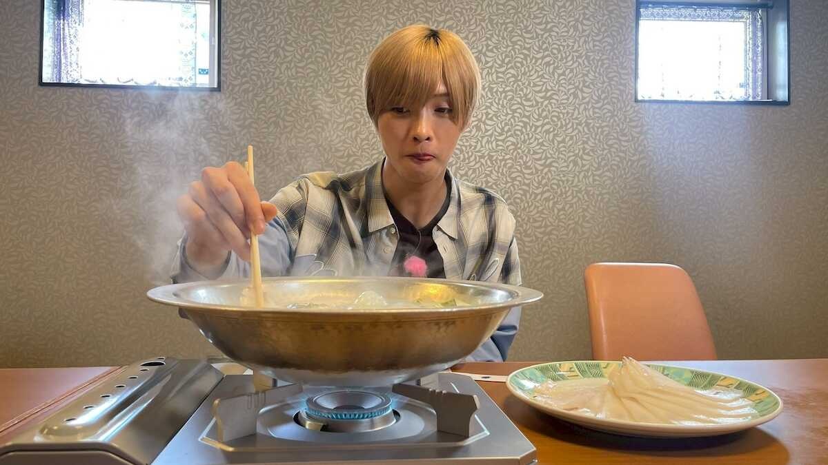 【IMP.通信】佐藤新、最北の地・稚内へ 巨大ミズダコに仰天!至福の“もぐもぐタイム”