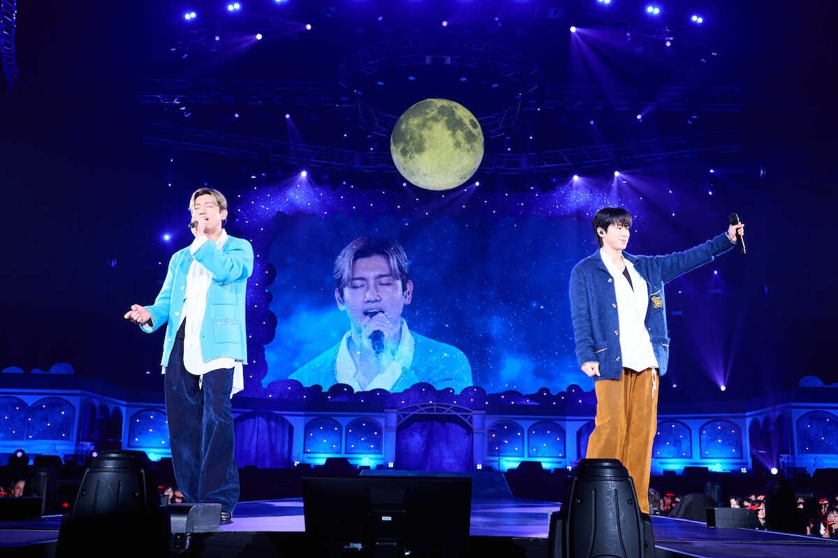 東方神起、関西弁でサプライズ! 日産スタジアム公演発表にユンホ「クリスマスプレゼントができた」