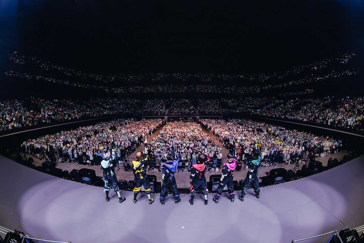 シクフォニ、2日間で2万2000人を動員!3D公演を現実空間で完全再現した「熱狂ライブ」