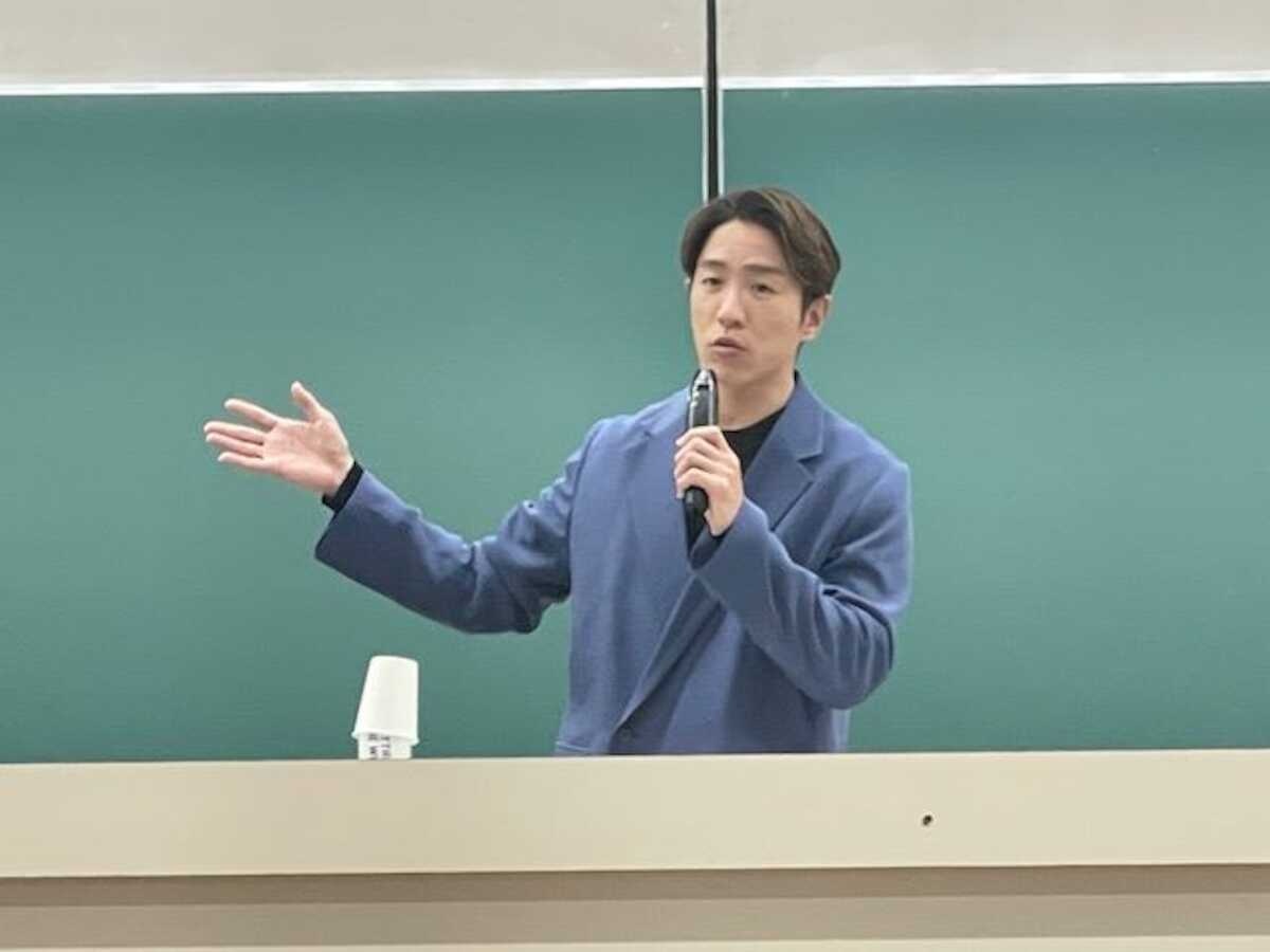村上信五が近大で初講義 「あれなんやったんやろ」事務所名変更に言及…困難乗り越え論を語る