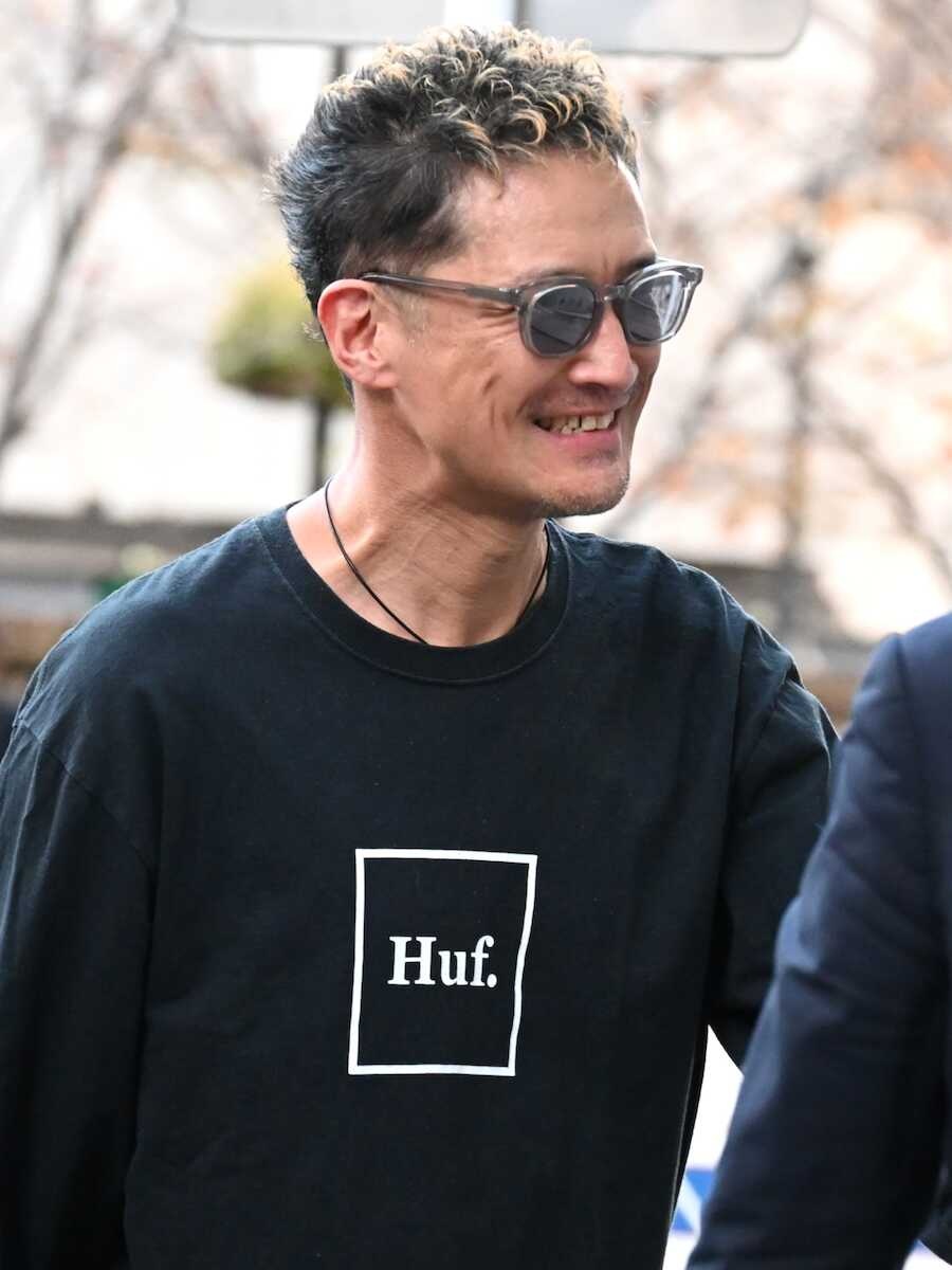 松岡「覚悟の正面対峙」城島「パパチャリ」で応対、直撃取材に示した「長年愛される理由」