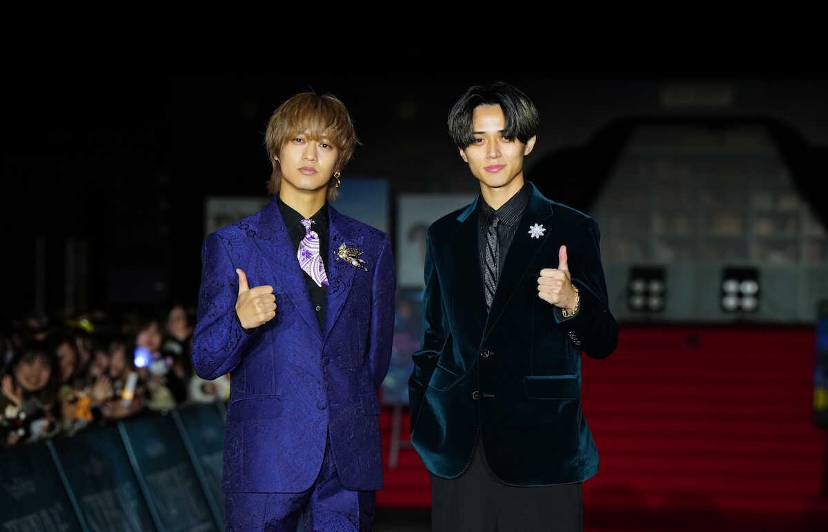 King & Prince、新宿に「映画」の世界観!アルバム「STARRING」発売記念イベントでレッドカーペット闊歩