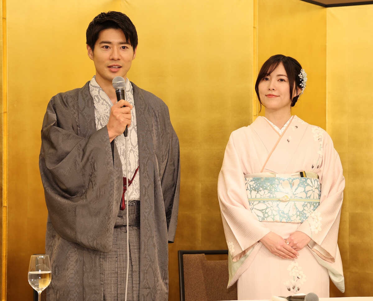 ボイメン辻本達規&松井珠理奈、そろって和服で結婚会見 サウナ・温泉愛で「いい風呂の日」にプロポーズ