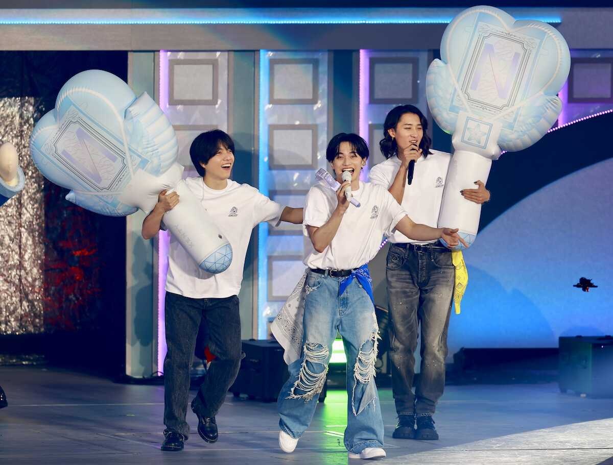 中島健人、ソロ公演で親友・重岡大毅&岩本照とサプライズ共演!「けんしげひー」がステージで初集結